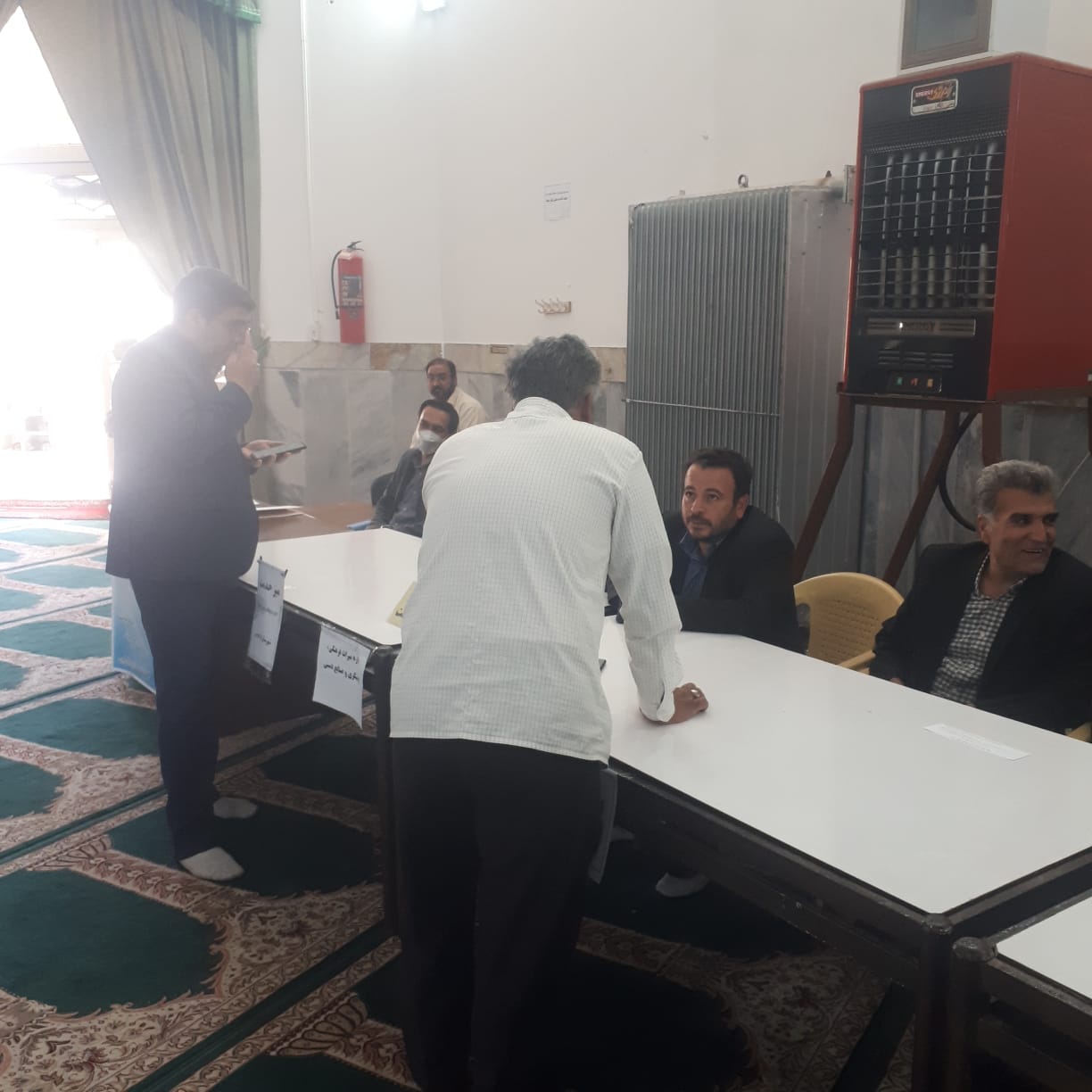 برپایی میز خدمت صنایع‌‌دستی در مصلای نماز جمعه شهرستان فردوس