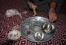 مهارت و دانش عامه ساخت سرمه چشم در خراسان جنوبی
